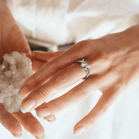 🆕 S925 Sterling Silver Wiccan Pagan Moonstone Triple Goddess Moon Ring - Picture 17 of 17